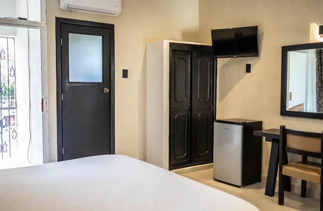 Room, King Bed, Balcony, SUITE HOTEL MARIA DE LA LUZ 5/10