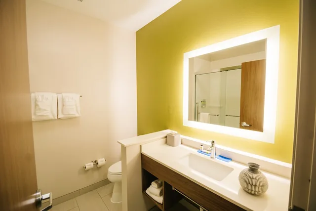 Standard, 2 Queen Beds, Holiday Inn Express & Suites Birmingham - Homewood 10/10