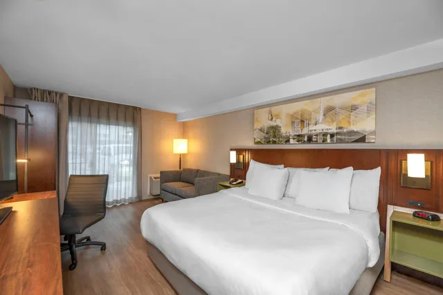 غرفة بسرير كينج في الطابق الأرضي، Comfort Inn Parry Sound 2/10