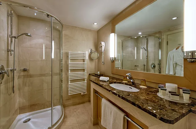 غرفة بسرير مزدوج بإطلالة على الجبل، Hyatt Regency Nice Palais de La Mediterrannee 4/6