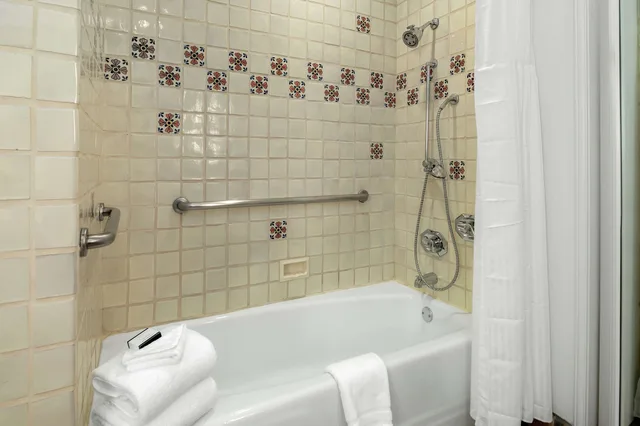 غرفة بسرير كينج، La Quinta Resort & Club, Curio Collection by Hilton 4/6