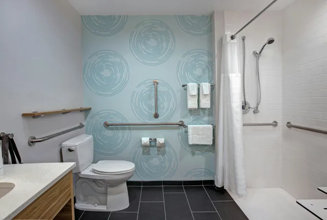 Room, 2 Queen Beds, Accessible, Tru by Hilton Austin Airport, TX 4/5