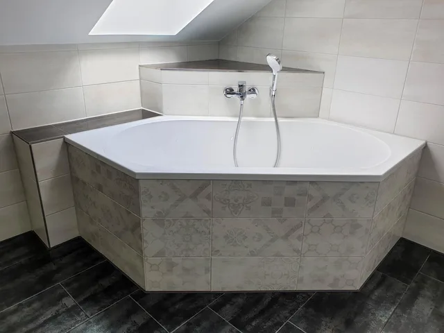 جناح بسرير كوين، Land gut Hotel Hermann 6/7