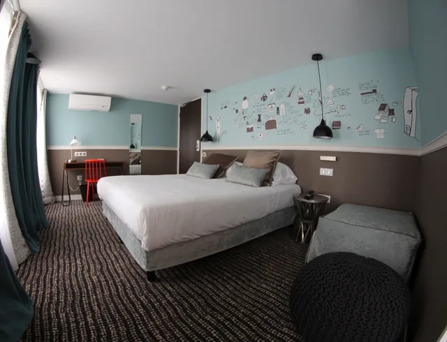 غرفة ثلاثية بسرير مزدوج مع أريكة، Hotel Des 3 Poussins 5/7
