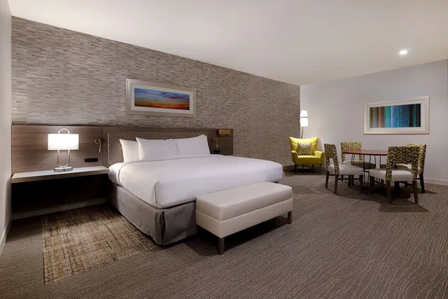 1 Bedroom, Suite, King Bed, Sofa, Accessible, Hilton Garden Inn Temecula 1/3