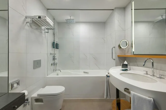 جناح بسرير كينج بمنطقة جلوس، Doubletree By Hilton Hotel Istanbul - Moda 3/6