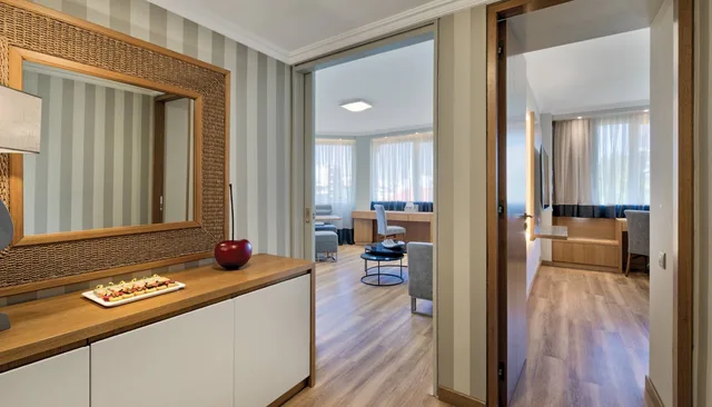 Divine, Suite، Divani Caravel Hotel 4/4