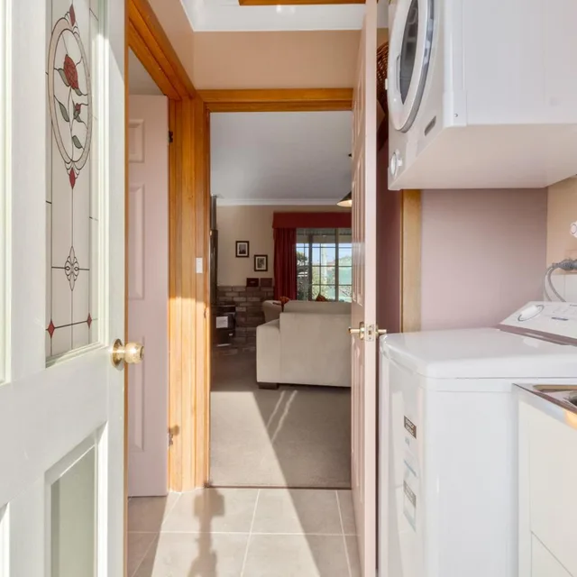 2 Bedrooms, Cottage, Swansea Cottages & Motel Suites 8/10