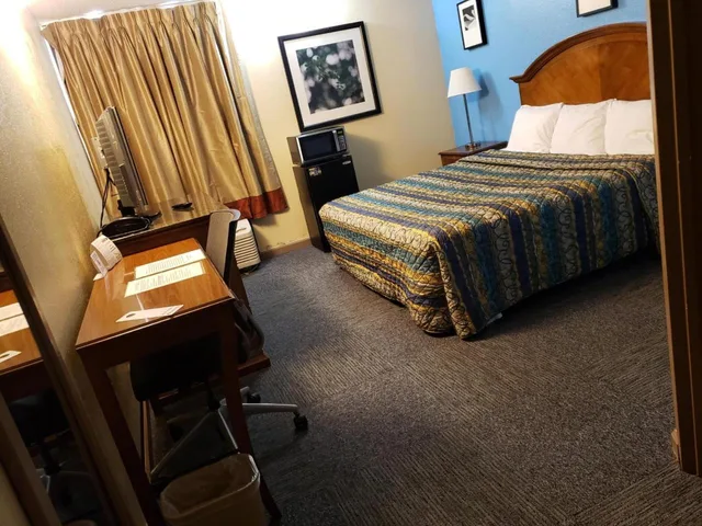 غرفة بسرير كينج، Red Carpet Inn 1/4