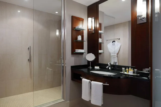 غرفة قياسية بسرير كينج، Marriott Cologne 2/6