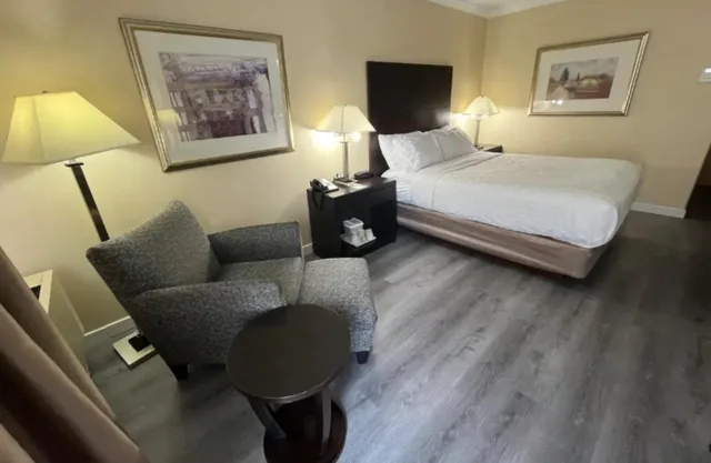 غرفة بسرير كينج لذوي الإعاقة، Quality Inn Saint-Jean-sur-Richelieu 4/6