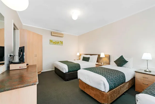 جناح بسرير كوين وسريرين منفصلين، Comfort Inn and Suites Lakes Entrance 2/4