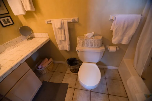 غرفة بسرير كينج مع سرير سحّاب إضافي، Skyridge Inn Bed & Breakfast 8/8