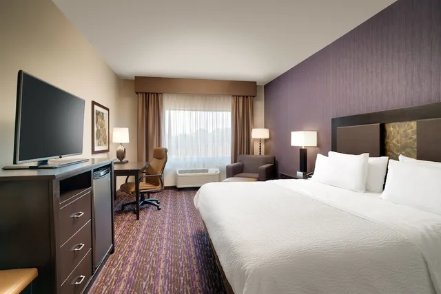 Standard, King Bed, Accessible, Holiday Inn Express And Suites Billings 1/3