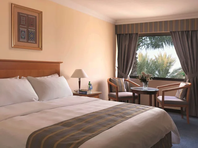Executive, Lounge Access, Radisson Blu Hotel Yanbu 2/3