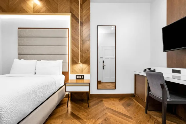 Standard, Hotel 32One 3/10