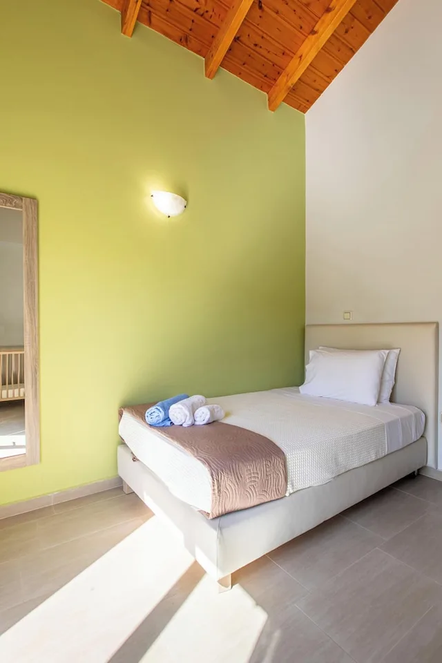 فيلا بسرير فردي وسريرين كوين مع أريكة، Neaira Villas Chania 3/10