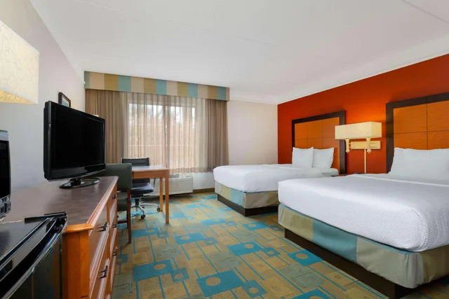 غرفة، La Quinta Inn & Suites by Wyndham Lakeland West 1/2