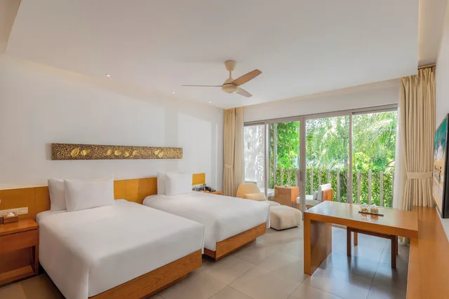 King Bed, NAMAN RETREAT 1/8