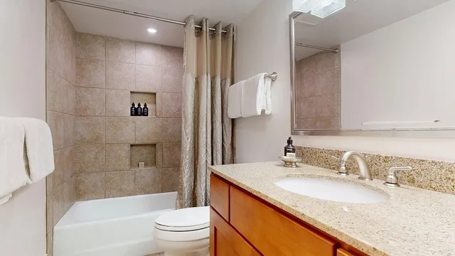 2 Bedrooms, Condo, Summit, King Bed, 3 Beds، Top of the Village - Destination Hotels & Resorts 4/5