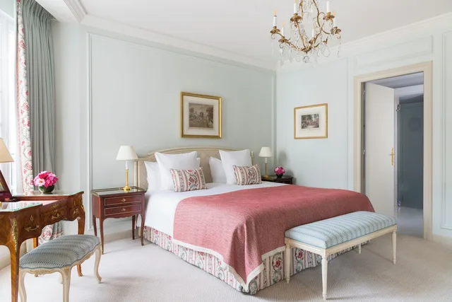 Deluxe, Suite, King Bed, Le Bristol Paris 6/10