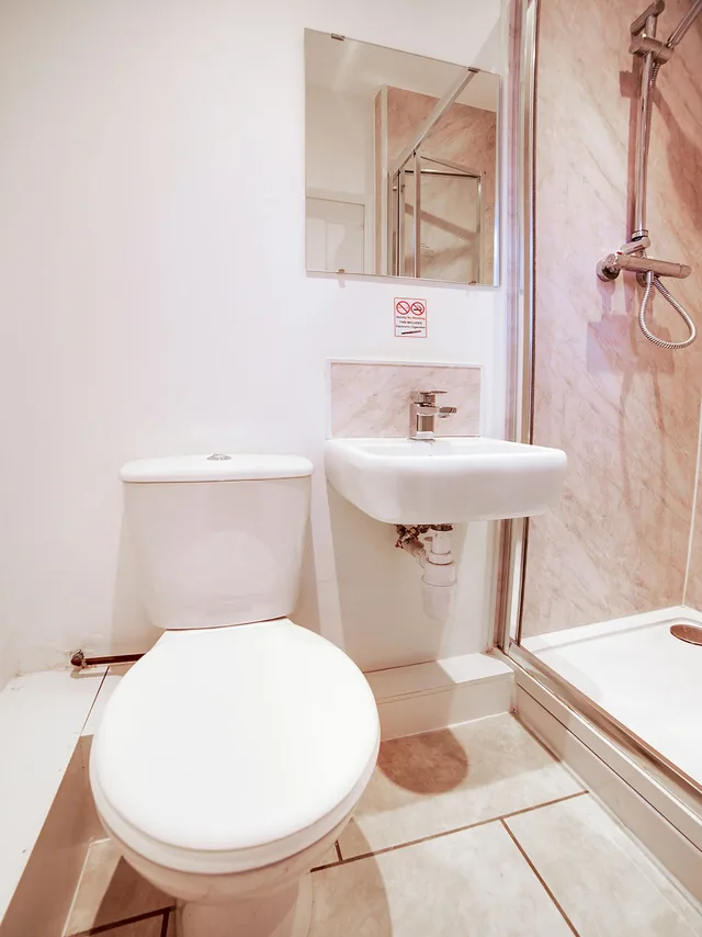 Room, Double Bed, Shared Bathroom, Snooze Rooms 2/2