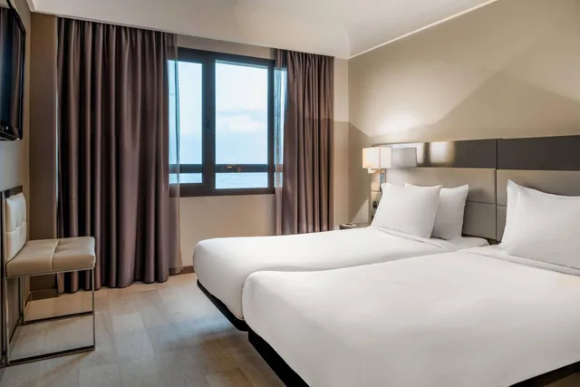 غرفة بسريرين منفصلين بإطلالة على البحر، Ac Hotel Iberia Las Palmas By Marriott 2/10