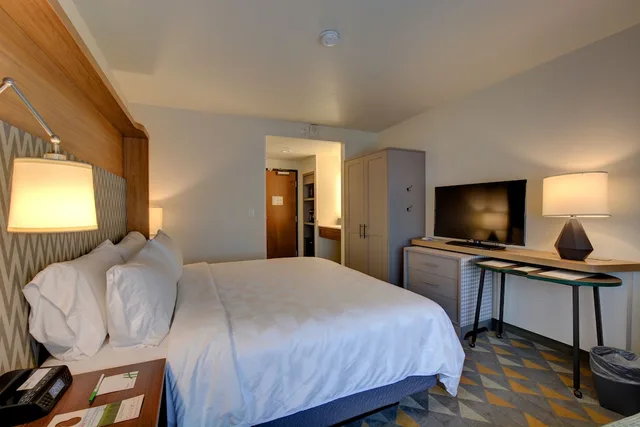 Standard, Single Bed, Holiday Inn Salem 2/3