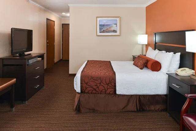 غرفة بسرير كوين بحوض استحمام لذوي الإعاقة، Best Western Plus Landmark Inn 2/5