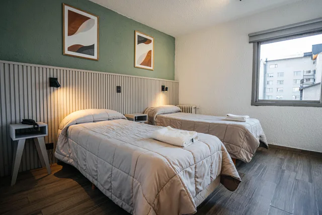 غرفة بسرير مزدوج، M382 Hotel Bariloche 1/5