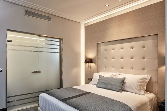 غرفة كومفورت بسرير مزدوج بشرفة، Antigon Urban Chic Hotel by GHH 1/5