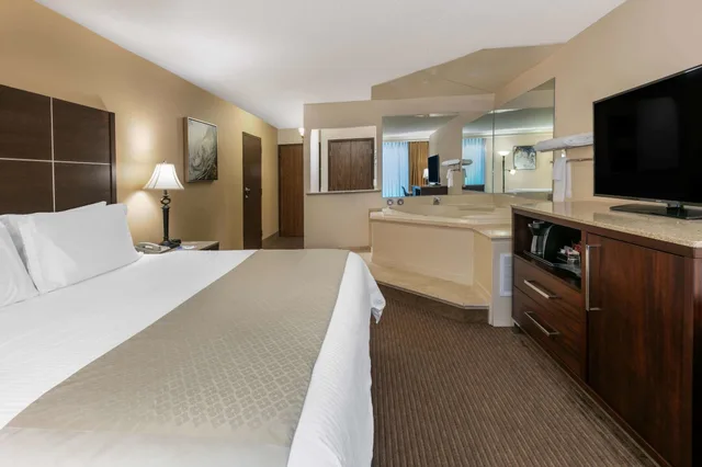 جناح ديلوكس بسرير كينج، Wyndham Riverfront Little Rock 1/5
