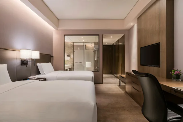 Executive, Twin Beds, Doubletree By Hilton Hotel Shiyan 1/2