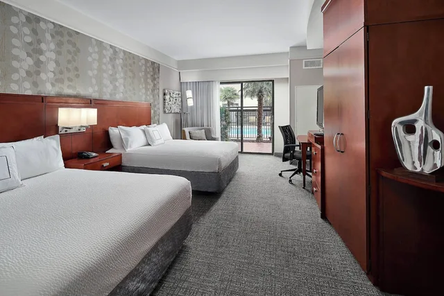 Room, 2 Queen Beds, Pool Side، Courtyard By Marriott Shreveport Bossier Louisiana Boardwalk 2/3