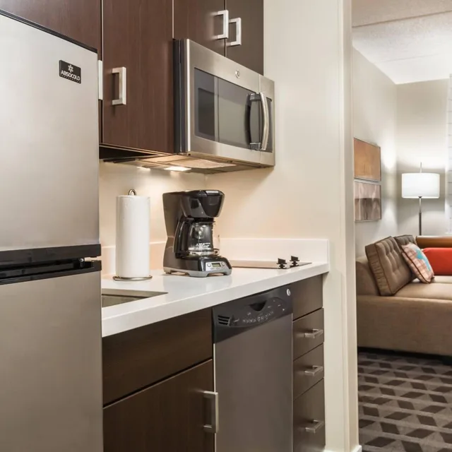جناح بسرير كينج بغرفة نوم واحدة مع أريكة لذوي الإعاقة، TOWNEPLACE SUITES LATHAM ALBANY AIRPORT 9/10