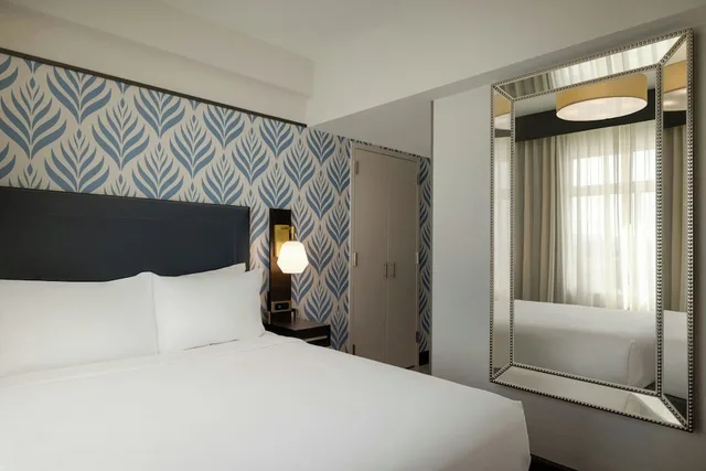 غرفة بسرير كوين بإطلالة على المدينة، Courtyard by Marriott San Francisco Union Square 2/8