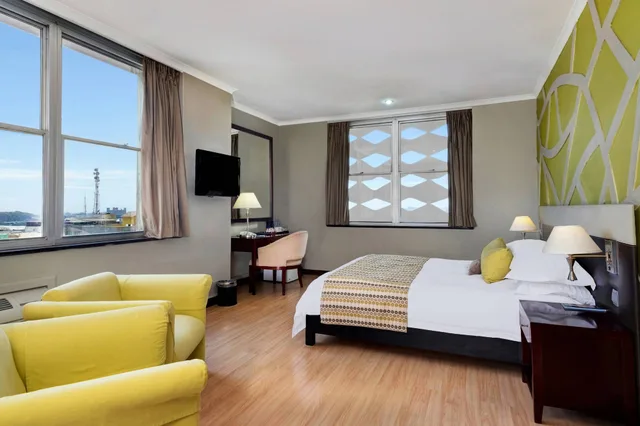 جناح بسرير كينج بإطلالة على المدينة بغرفة نوم واحدة، Protea Hotel by Marriott Lusaka Cairo Road 3/9