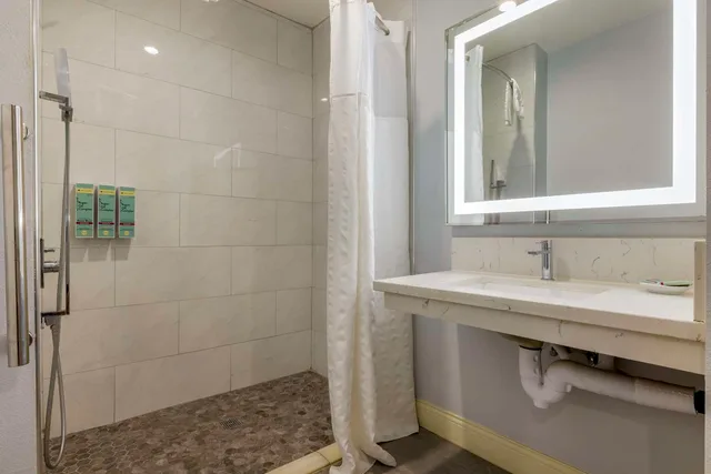 غرفة بسرير كينج وسرير كوين لذوي الإعاقة، Best Western Orange Plaza 5/5