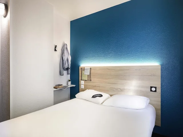 Double Bed, Private Bathroom, hotelF1 Montpellier Est 4/6