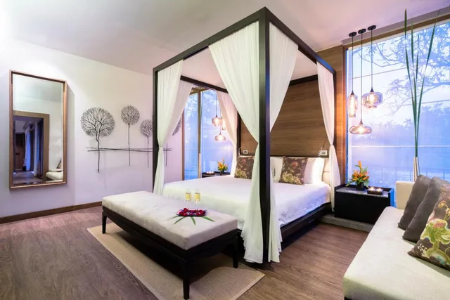 Suite, King Bed, Sofa, Jetted Pool، The Sarojin 1/5