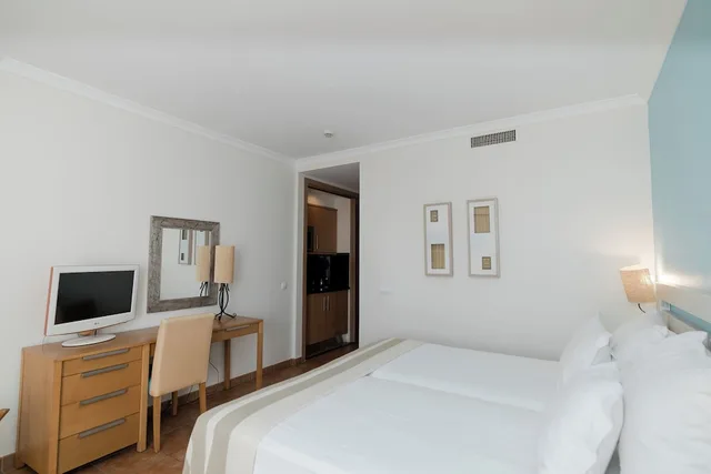 غرفة كلاسيكية بسريرين منفصلين بإطلالة على الحديقة، Pestana Viking Beach and Golf Resort 1/10