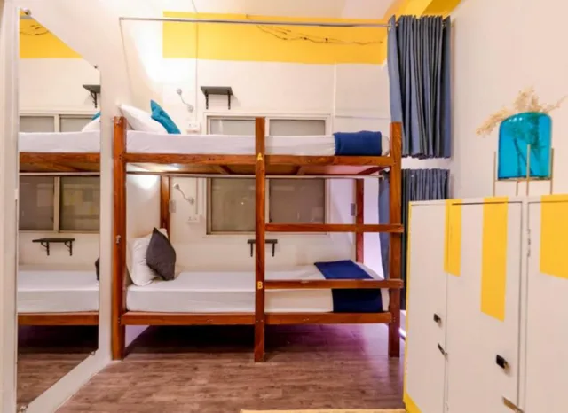 Mixed Dorm, 4 Beds, Locomo Hostel - Mumbai Airport 1/1