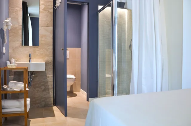 غرفة سوبيريور ثلاثية بسرير مزدوج وسرير فردي بإطلالة على البحيرة، Hotel Maximilian 4/10