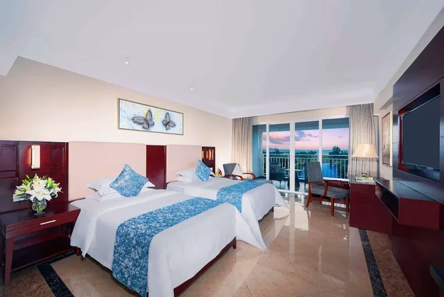 Premier, Twin Beds, Sunrise View, Ocean View, Pool Side، Wyndham Garden Wenchang Nanguo 3/8