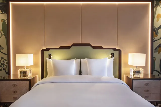 Renovated, Unique, Superior, Queen Bed، Hotel Bristol Geneva 2/3