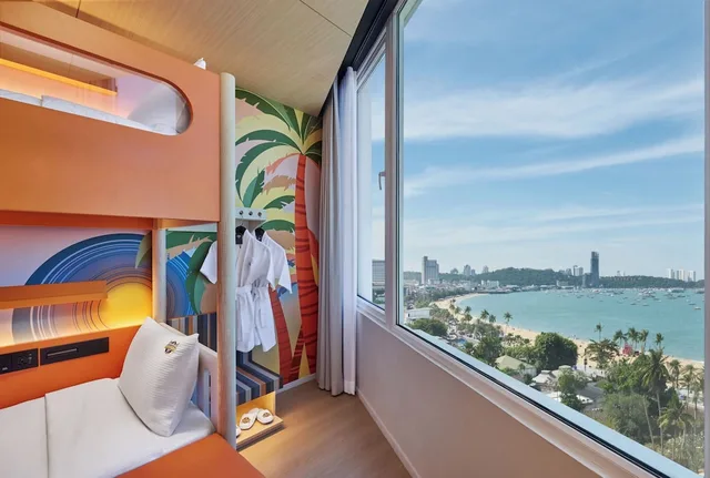 Silver, Family, Suite, King Bed, Bunk Bed, Sea View، Hard Rock Hotel Pattaya 8/8