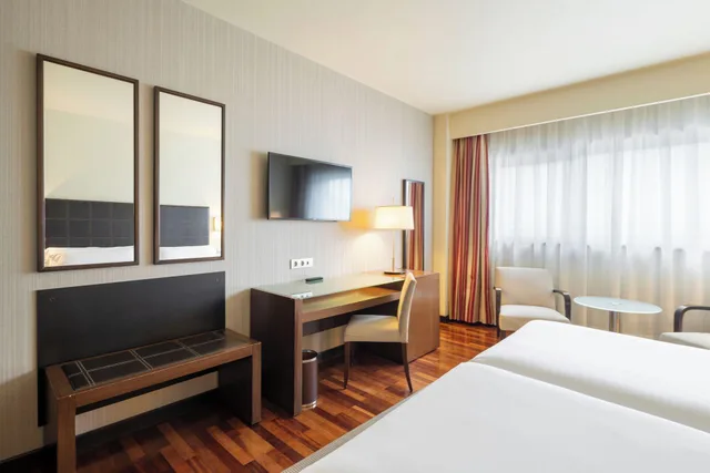 غرفة قياسية مع سرير إضافي، Hotel Attica 21 Coruna 1/3