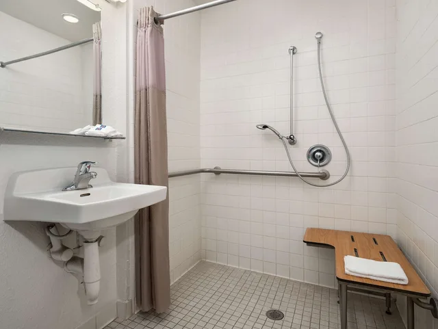 غرفة قياسية بسريرين مزدوجين، Motel6 Buena Park, CA - Knotts Berry Farm - Disneyland 8/10