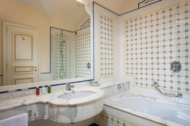 غرفة كلاسيكية بسرير مزدوج، Grand Hotel Capodimonte 3/3