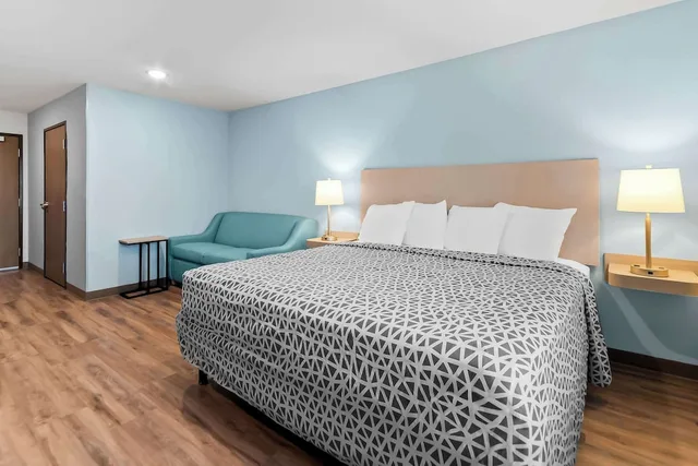 جناح بسرير كينج لذوي الإعاقة، WoodSpring Suites Pensacola West 1/3